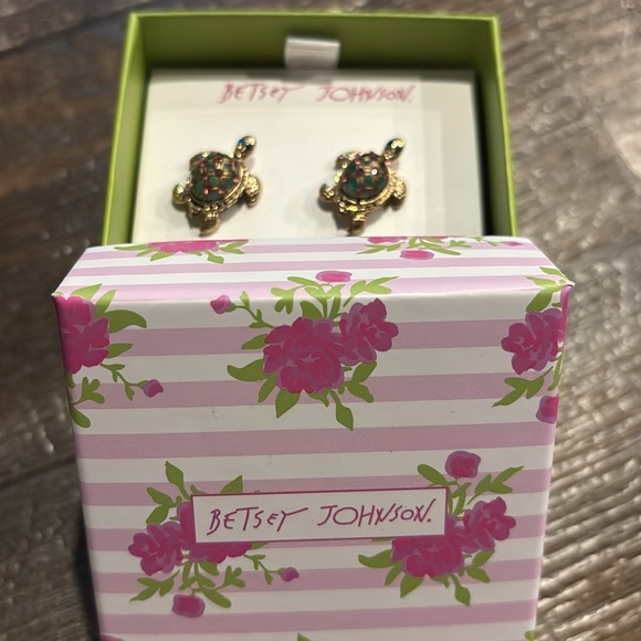 Betsey Johnson gold sea turtle earrings with pink and turquoise jewels! - Picture 2 of 3